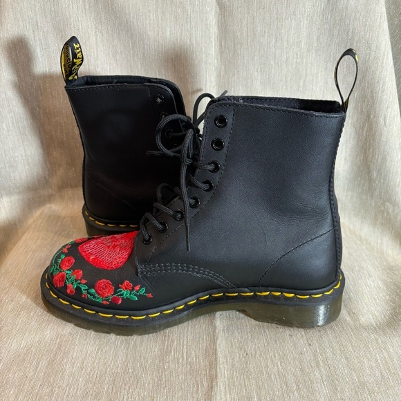 DR MARTENS Sz 8 Pascal Heart Sequin Embroidered Roses Leather Ankle Boots - Picture 3 of 10